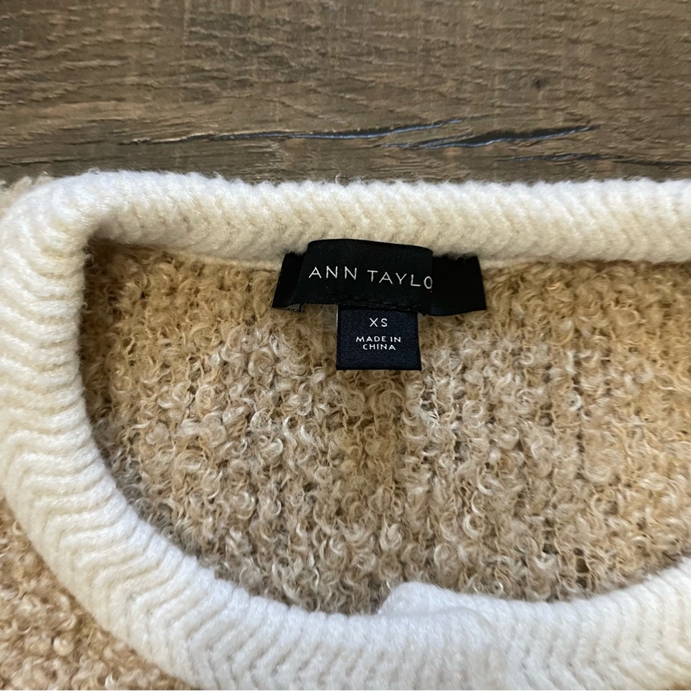 Ann Taylor Bouclé Button-Front Jacket in Beige with Cream Trim XS - Picture 3 of 11
